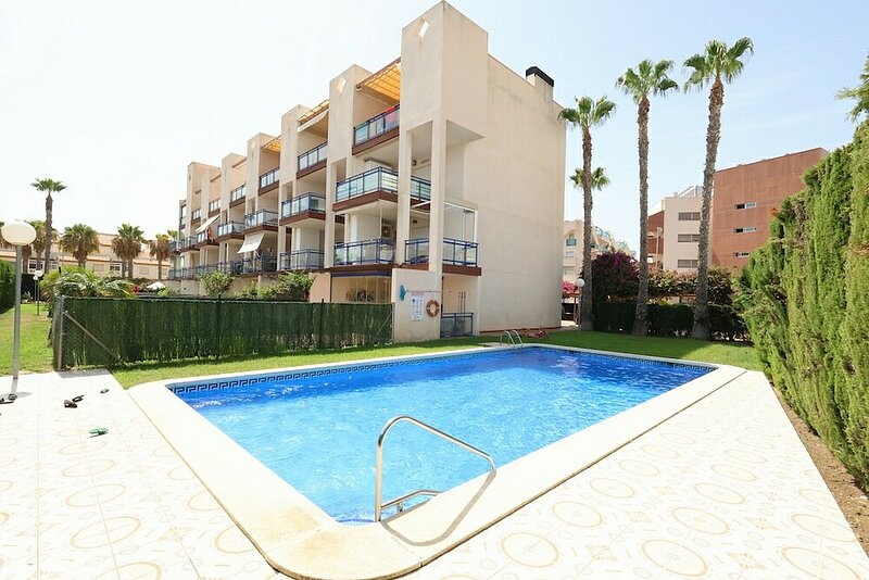 Fully Renovated 2 Bed Apartment With Pool Views