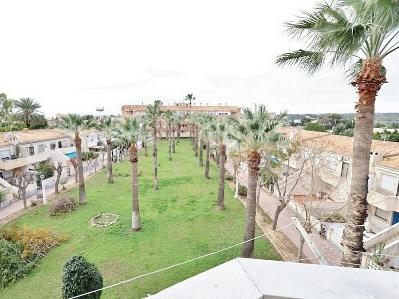 South-Facing Apartment in La Regia – Walk to the Beach!
