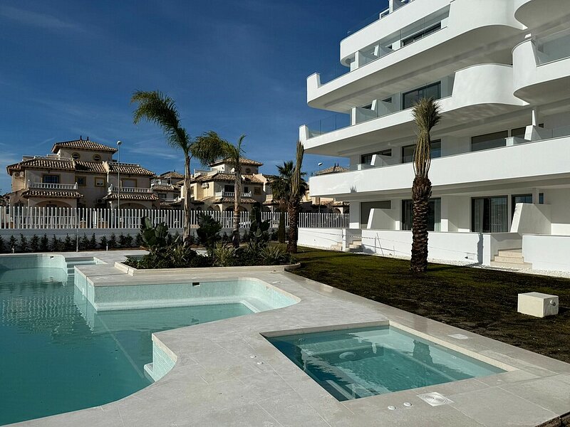 2 Bed Cabo Roig - 80m2 terrace