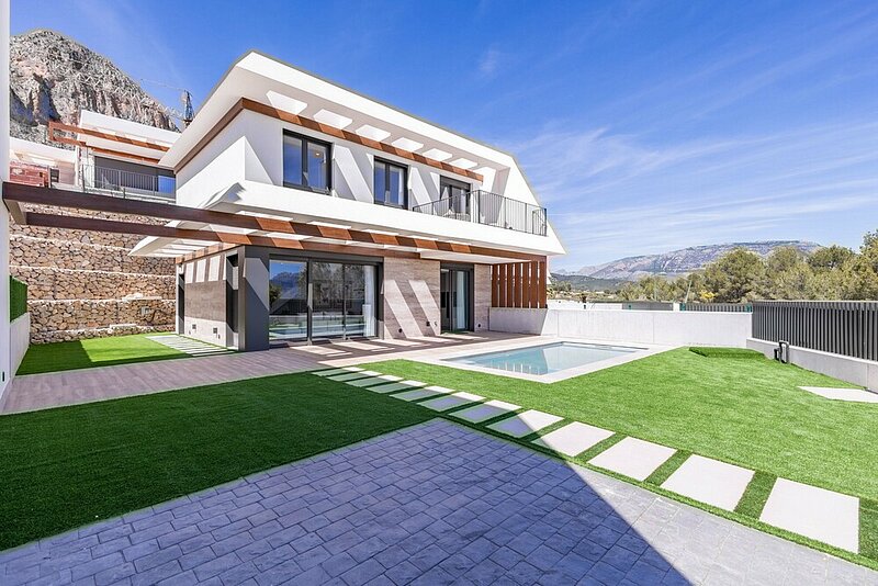 Modern Detached Villas with Sea and Mountain Views in Polop