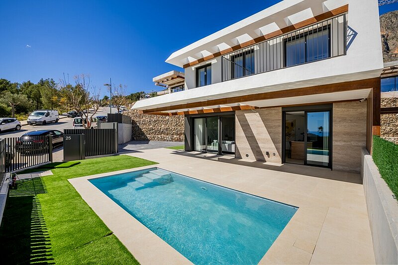 Modern 3-Bed Luxury Villa with Private Pool in Polop