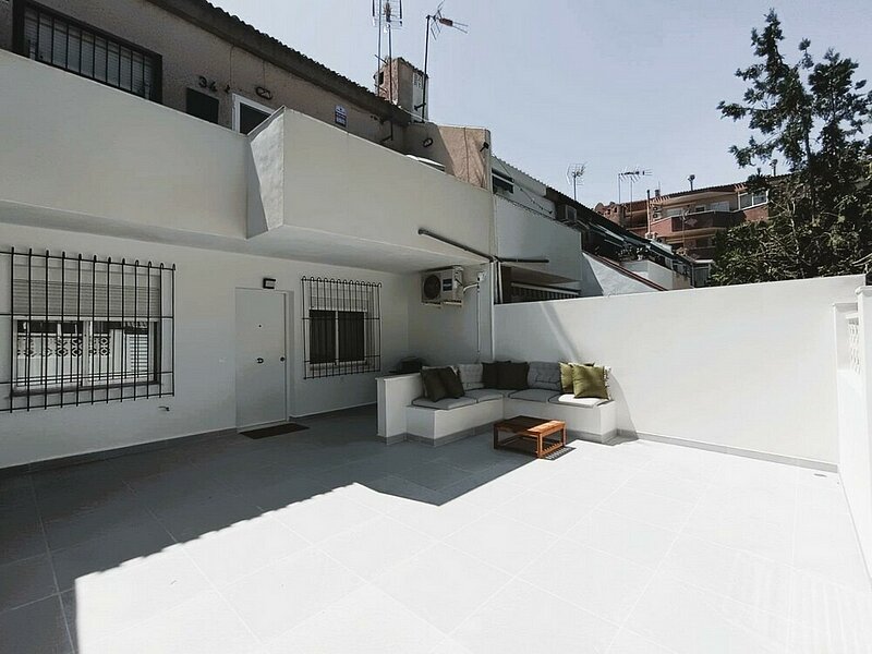 Renovated 2-Bed Bungalow Just 400m from Beach