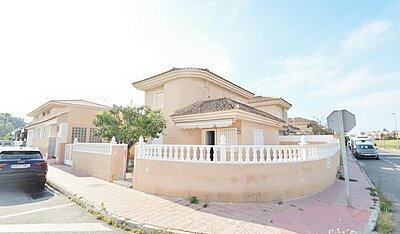 Stunning Corner Villa with Private Pool in Los Altos