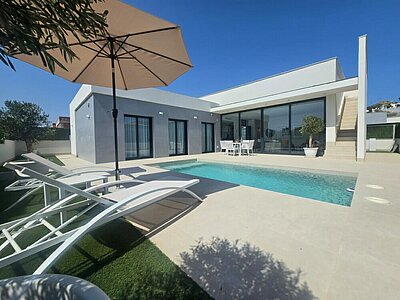 Key-Ready 3-Bed Detached Villa 400m from the Beach